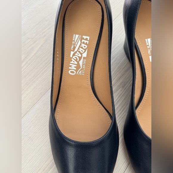 Salvatore Ferragamo Peep Toe Wedge Heel Navy Blue Pump 9.5 - Picture 4 of 11